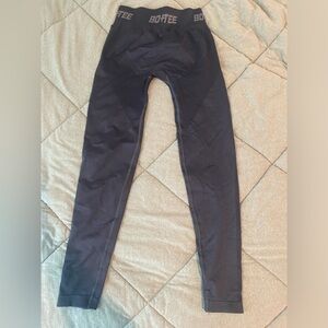 Bo+Tee Women’s Black Full-Length Leggings with Scrunch - Medium